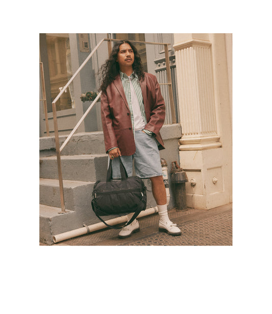 Deluxe Medium Weekender - Black solid view 2